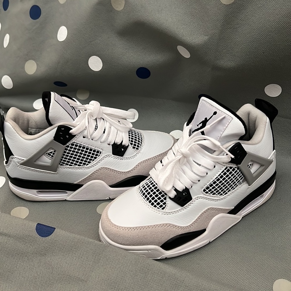 Nike | Air Jordan 4 Retro Military Black | NEW | M 4.5 W 6